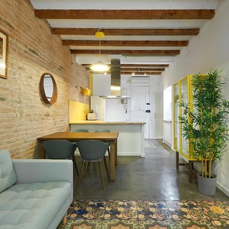 64 Apartment In A Typical Barcelona'S Old Building Ngoại thất bức ảnh
