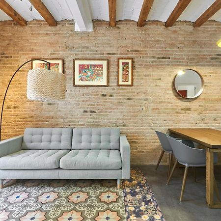 64 Apartment In A Typical Barcelona'S Old Building Ngoại thất bức ảnh