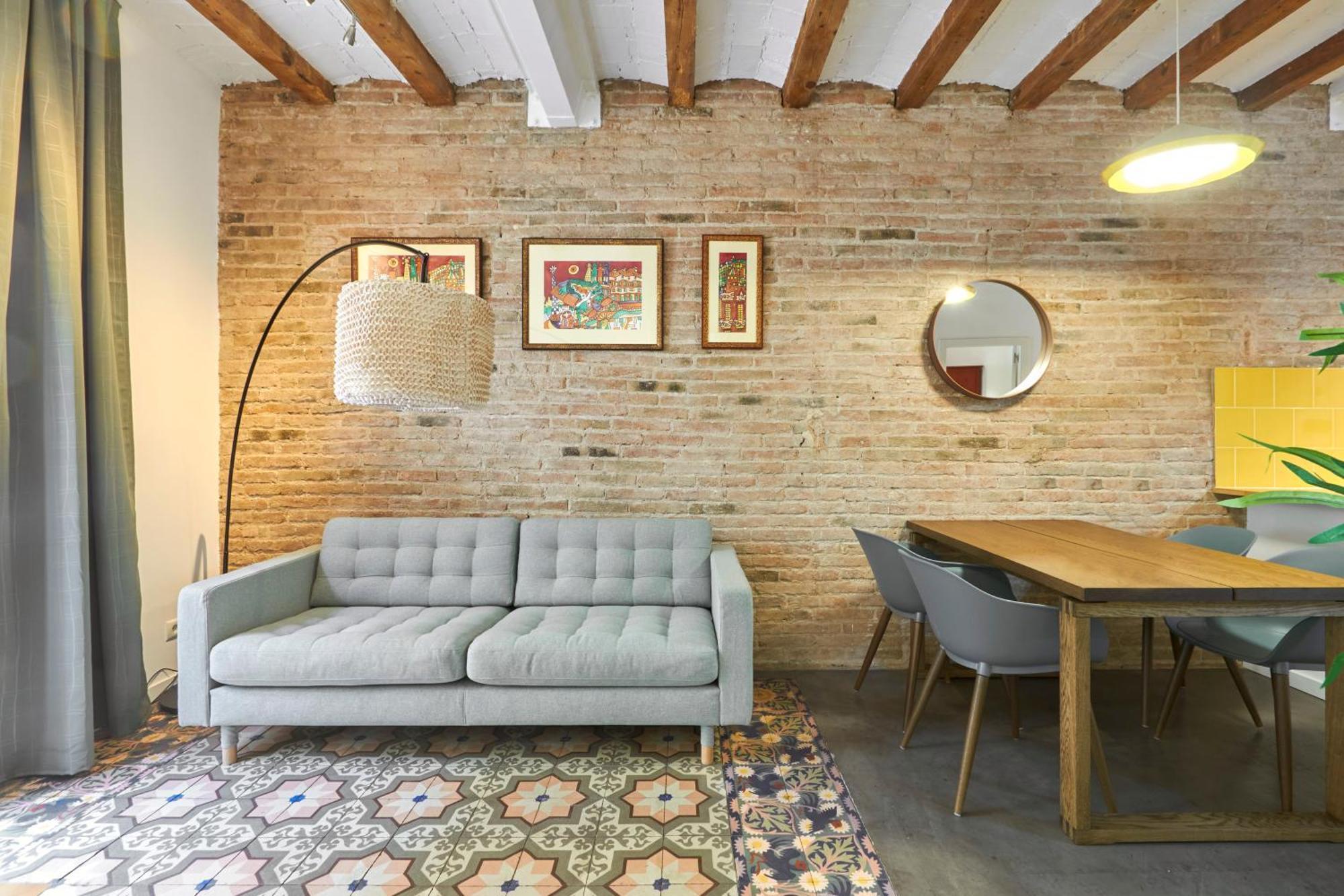 64 Apartment In A Typical Barcelona'S Old Building Ngoại thất bức ảnh