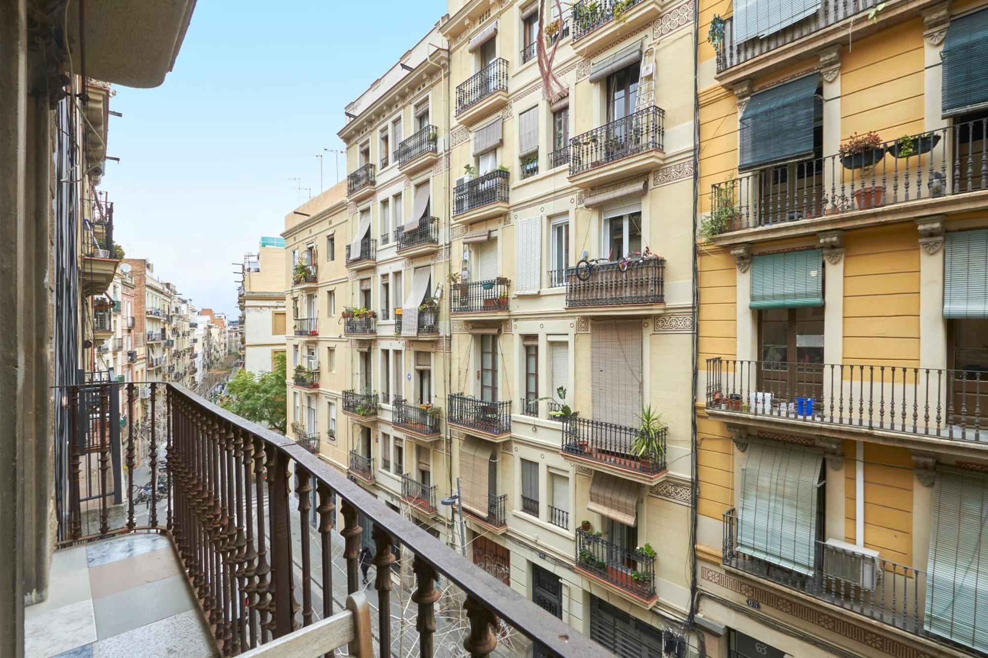 64 Apartment In A Typical Barcelona'S Old Building Ngoại thất bức ảnh